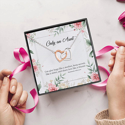 Only An Aunt Can Gives Hug Like A Mother Interlocking Hearts Pendant Necklace - Gift For Aunt From Niece