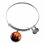 Women Kneeling Before Jesus Cross Christian Circle Necklace - Bangle