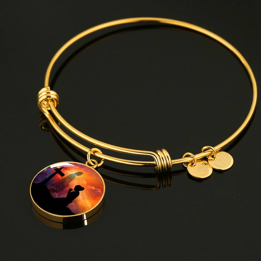 Women Kneeling Before Jesus Cross Christian Circle Necklace - Bangle