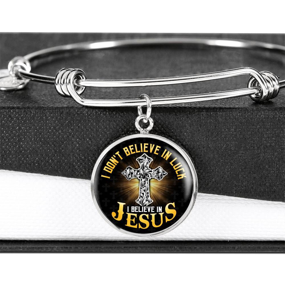 Cross I Don't Believe in Luck I Believe in Jesus Christian Circle Pendant Necklace