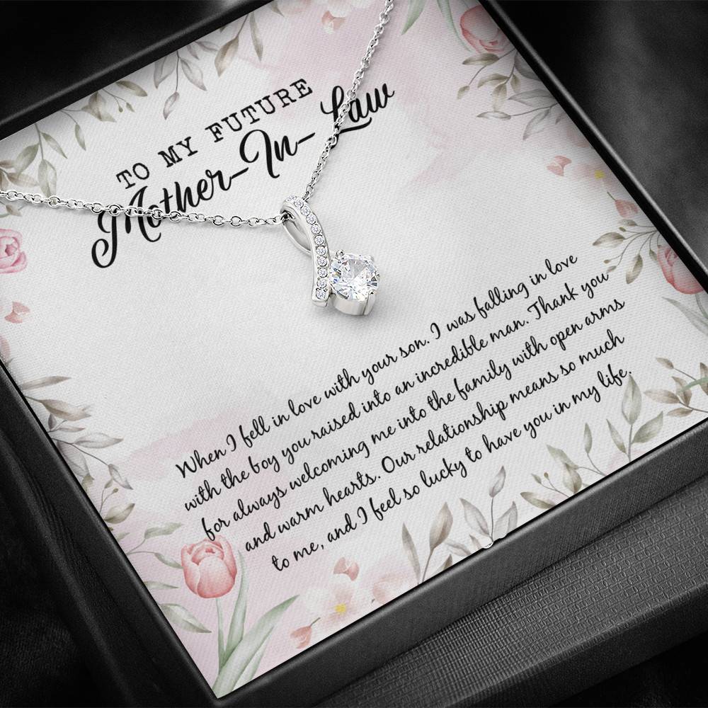 To My Future Mother In Law I Feel So Lucky To Have You In My Life Alluring Beauty Pendant Necklace