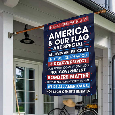 House Flag (30" x 40")