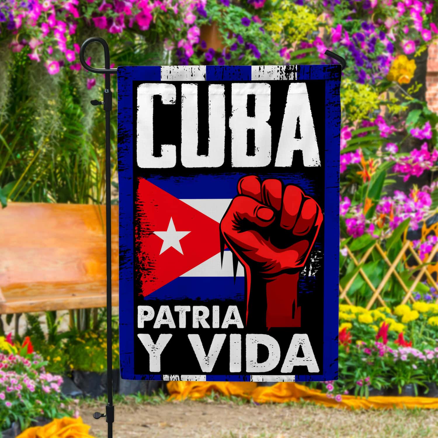 5KNG uu tien. Patria y Vida 30x40 Garden Flag Mockup 4