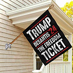 30x40 House Flag Mockup 2