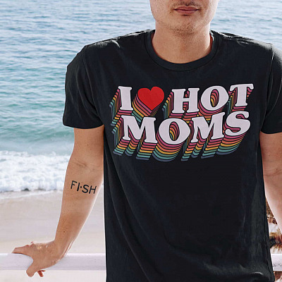 Alternative view of Funny Sarcastic I Heart Hot Moms Meme Saying Tee Shirt - I Love Hot Moms Retro Vintage T-Shirt