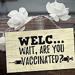 7TM ưu tiên. Welc Vaccinated - Door Sign Mockup 3