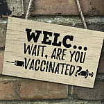 7TM ưu tiên. Welc Vaccinated - Door Sign Mockup 5