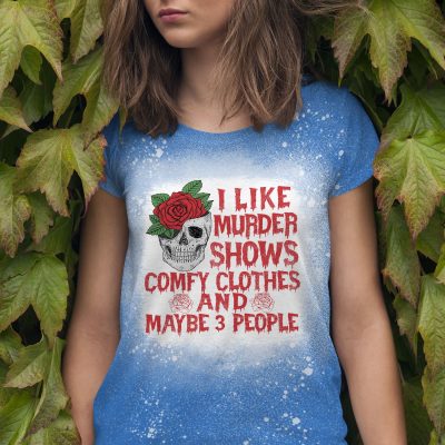 I Like Murder Shows Comfy Clothes And Maybe 3 People Funny Halloween Bleached T-Shirt