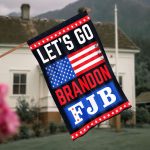 Size 30x40 House Flag Mockup 4