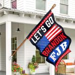 Size 30x40 House Flag Mockup 7