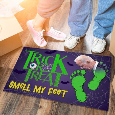 Funny Joe Biden Trick Or Treat Smell My Feet Doormat - Halloween Biden Welcome Mat