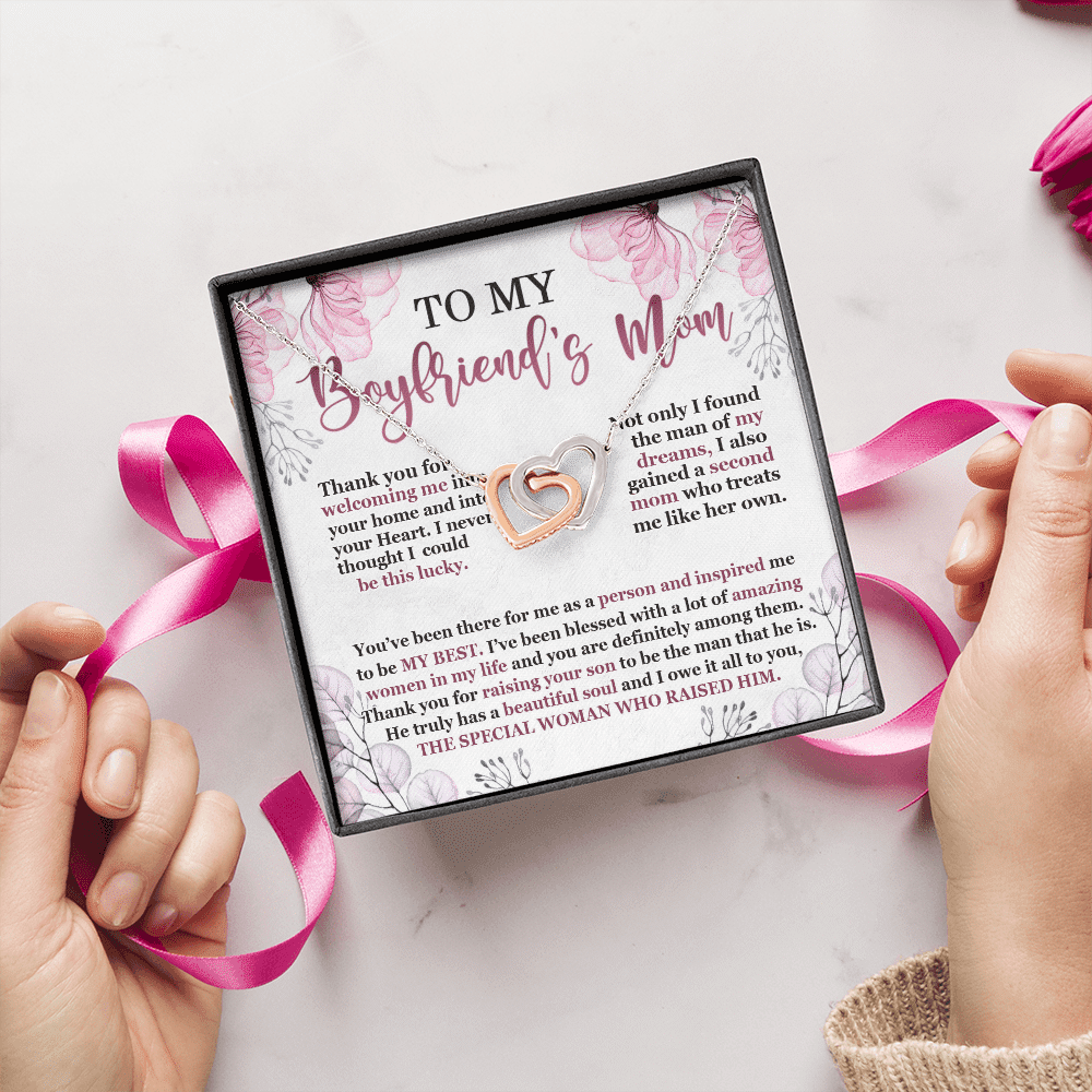 To My Boyfriend's Mom Thank You For Welcoming Me Interloking Hearts Pendant Necklace