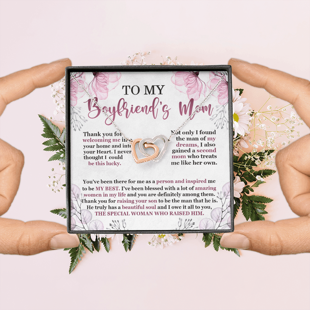 To My Boyfriend's Mom Thank You For Welcoming Me Interloking Hearts Pendant Necklace