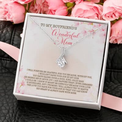 To My Boyfriend's Wonderful Mom I Wouldn't Have Your Son You Have Such a Good Messgae Card Beauty Pendant Necklace